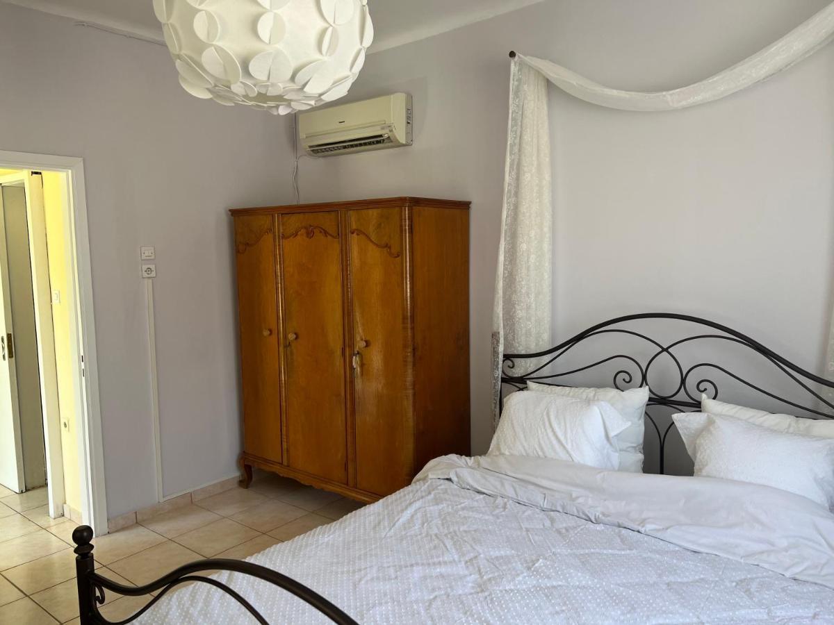 Appartement Yiayia Katina'S House à Corinthe Extérieur photo